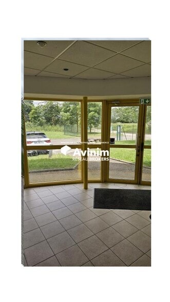 Local d’activités dans Saint-Jean-sur-Vilaine à louer - Hall d’entrée – Image 3 sur 12