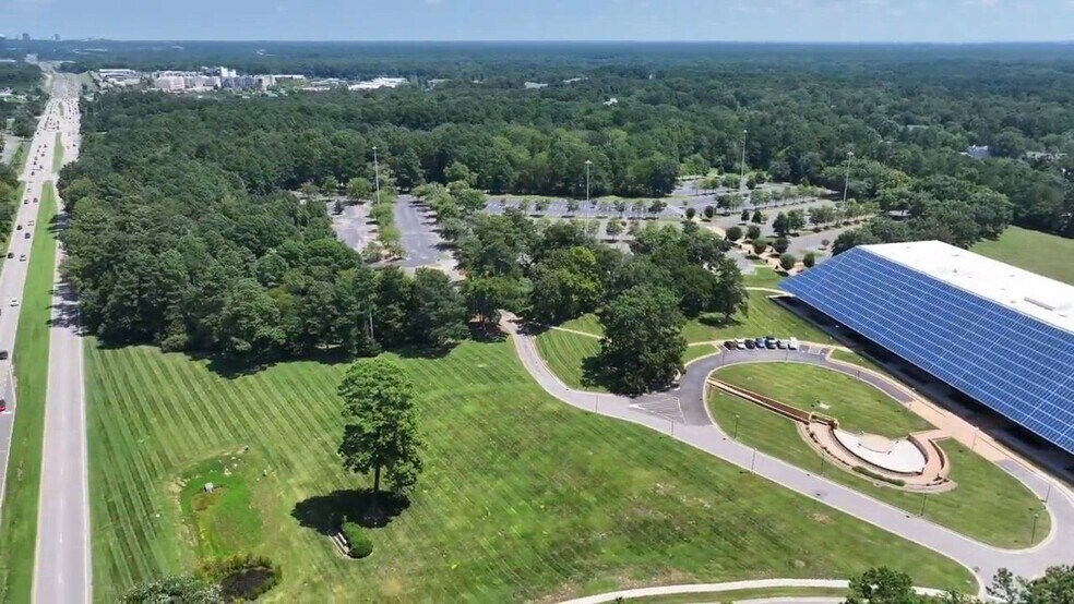 605 Eastowne Dr, Chapel Hill, NC à louer - Vidéo sur l’annonce professionnelle – Image 2 sur 18