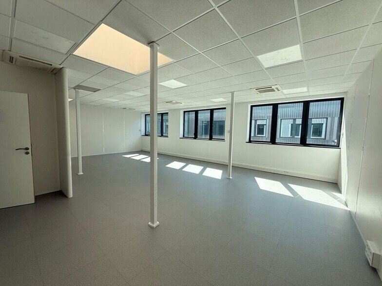 Bureau dans Besançon à louer - Photo de l’immeuble – Image 1 sur 6