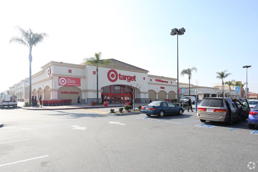 8600-8800 Whittier Blvd, Pico Rivera, CA à louer - Photo principale – Image 1 sur 2