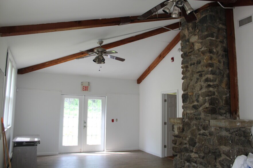 642-650 N Liberty Dr, Tomkins Cove, NY à louer - Photo intérieure – Image 3 sur 7