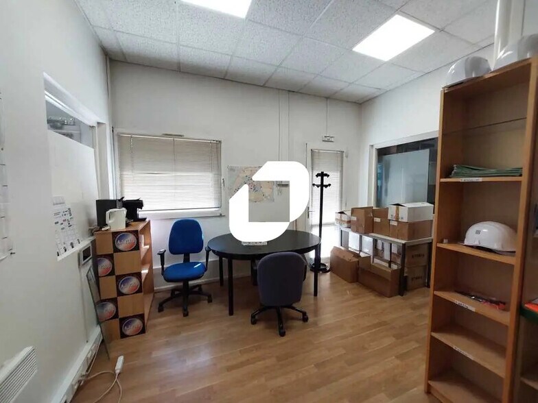 Local d'activités dans Trappes à vendre - Photo de l’immeuble – Image 2 sur 12