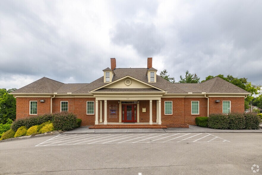 535 W Lamar Alexander Pky, Maryville, TN à louer - Photo de l’immeuble – Image 1 sur 2