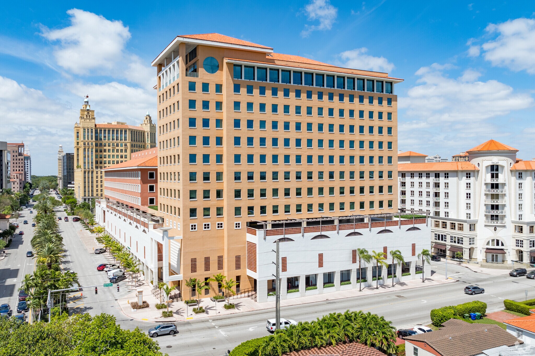 1 Alhambra Plz, Coral Gables, FL à louer Photo principale– Image 1 sur 8