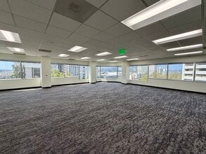 700 N Brand Blvd, Glendale, CA à louer Photo intérieure– Image 2 sur 4