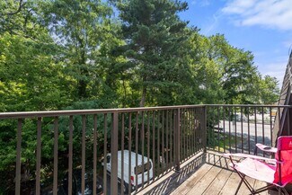 Plus de détails pour 596 Boston Post Rd E, Marlborough, MA - Logement à vendre