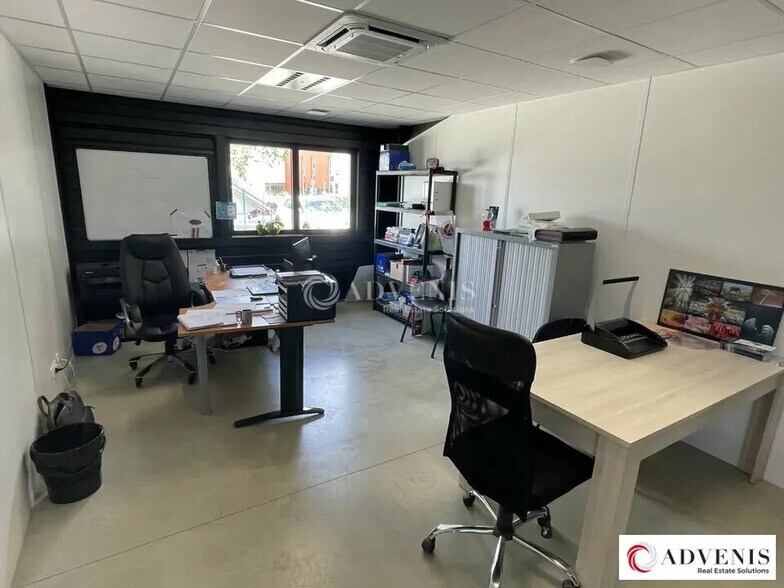 Local d’activités dans Canéjan à louer - Photo de l’immeuble – Image 3 sur 10
