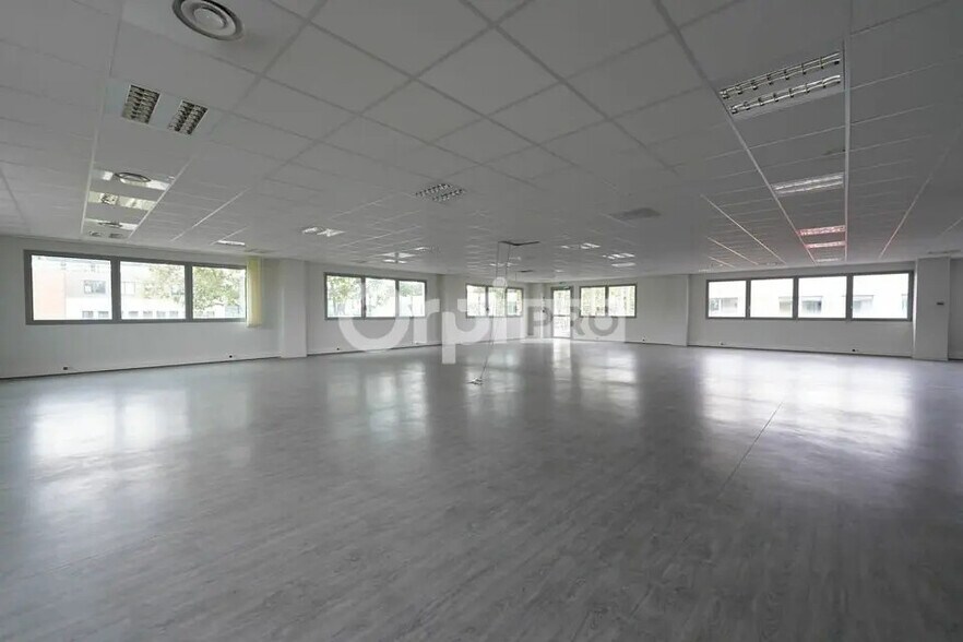 Bureau dans Saint-Priest à louer - Photo de l’immeuble – Image 3 sur 8