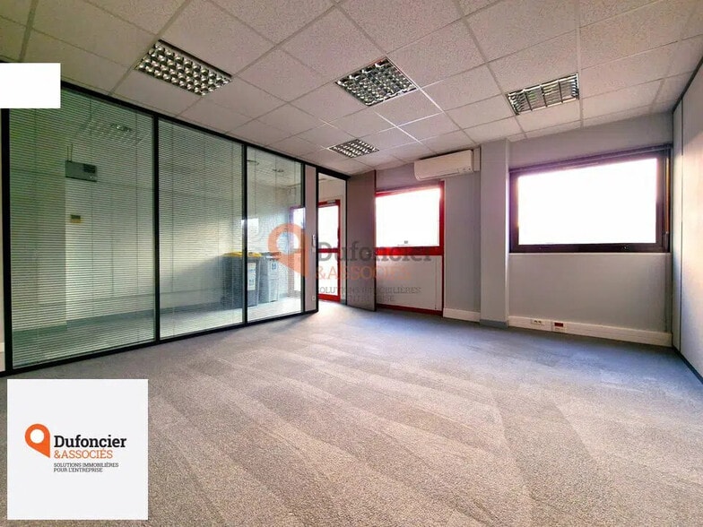 Bureau dans Poitiers à louer - Photo de l’immeuble – Image 1 sur 3
