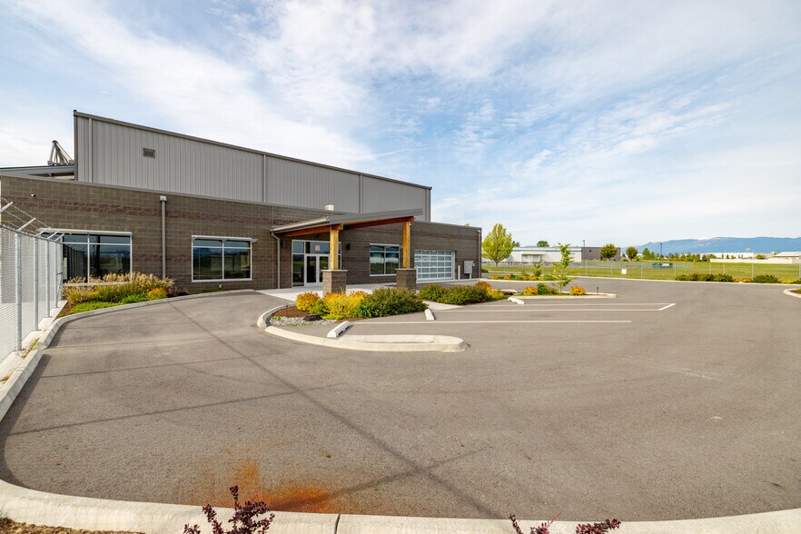 15466 Airport Dr, Burlington, WA à vendre - Photo de l’immeuble – Image 2 sur 32