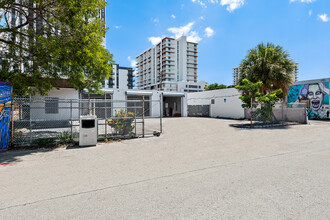 810 NE 4th Ave, Fort Lauderdale, FL à louer Photo de l’immeuble– Image 1 sur 42