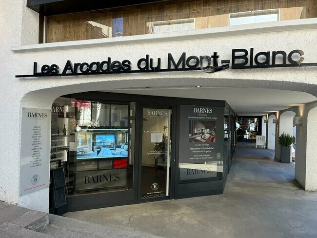 Plus de détails pour Local commercial à louer