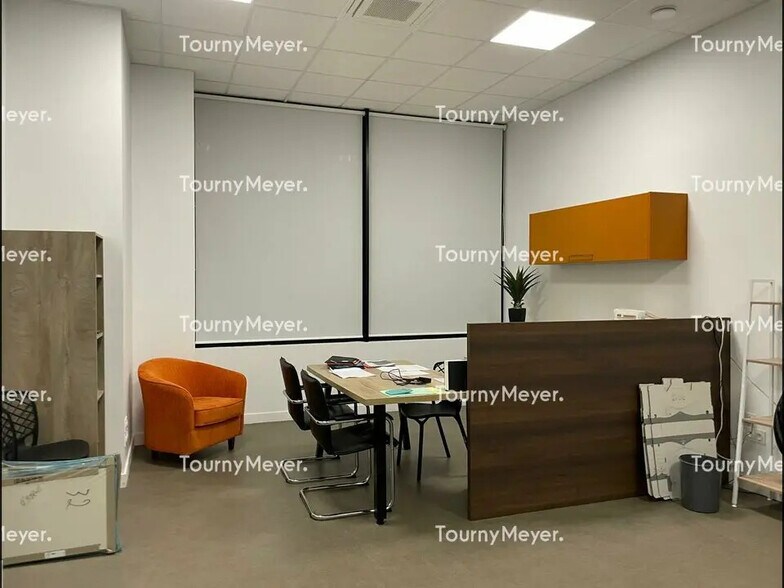 Bureau dans Plescop à louer - Photo de l’immeuble – Image 2 sur 2