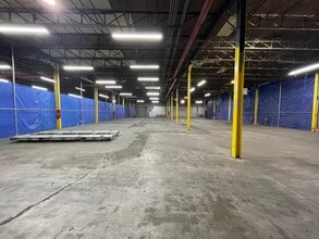 225 Underhill Blvd, Syosset, NY à louer Photo intérieure– Image 2 sur 2