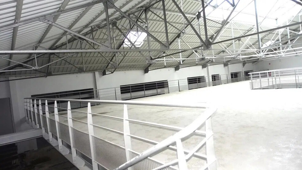 Local commercial dans Cannes à vendre - Photo intérieure – Image 2 sur 10