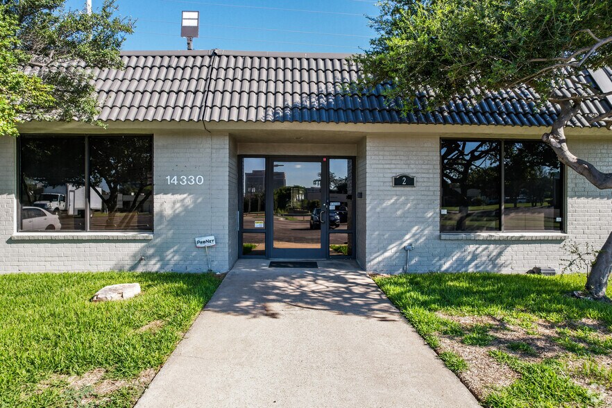 14330 Midway Rd, Farmers Branch, TX à louer - Photo de l’immeuble – Image 3 sur 9