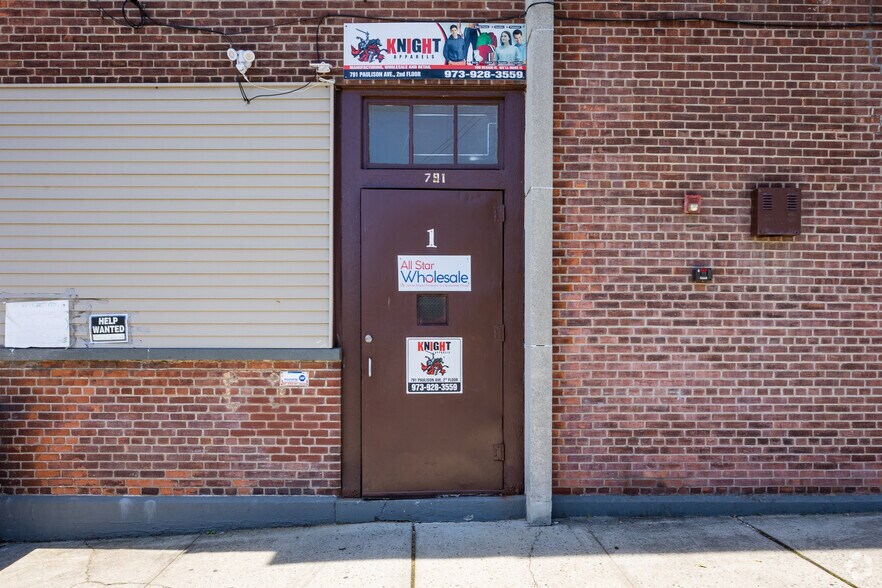 791 Paulison Ave, Clifton, NJ à louer - Photo de l’immeuble – Image 2 sur 5