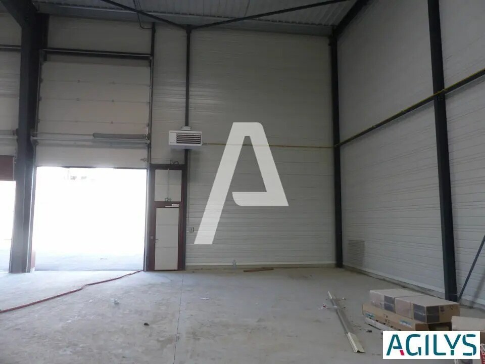 Local d’activités dans Saint-Pierre-du-Perray à louer Photo intérieure– Image 1 sur 7
