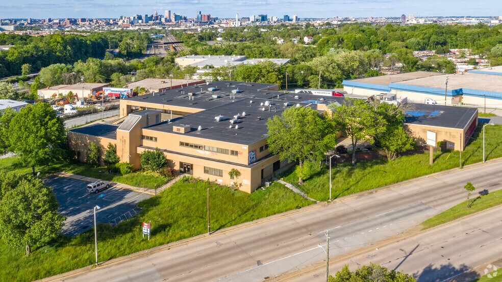 2700 W Patapsco Ave, Baltimore, MD à louer - Photo de l’immeuble – Image 1 sur 2