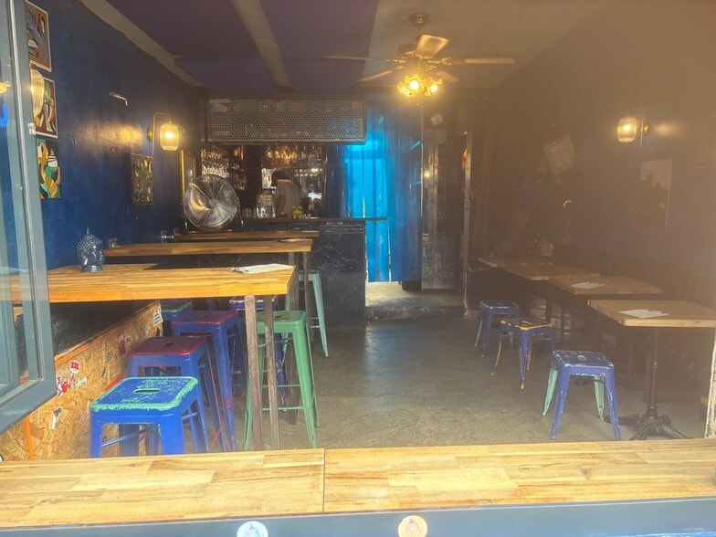 15 Rue Des Trois Frères, Paris à vendre - Photo de l’immeuble – Image 2 sur 7