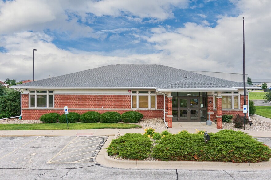 407 Detroit Ave, Bloomington, IL à vendre - Photo de l’immeuble – Image 1 sur 50