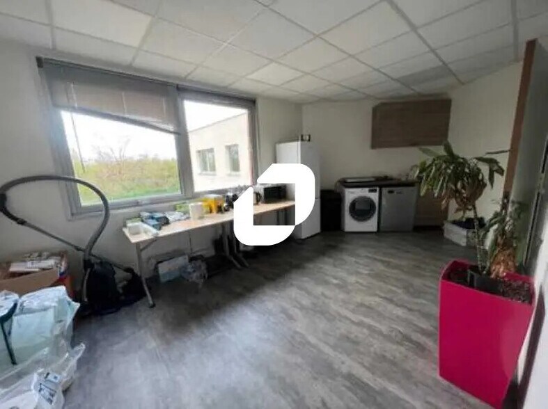 Local d’activités dans Nanterre à louer - Photo de l’immeuble – Image 3 sur 40