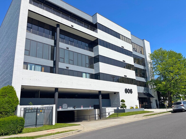 606 Baltimore Ave, Towson, MD à vendre - Photo de l’immeuble – Image 3 sur 41