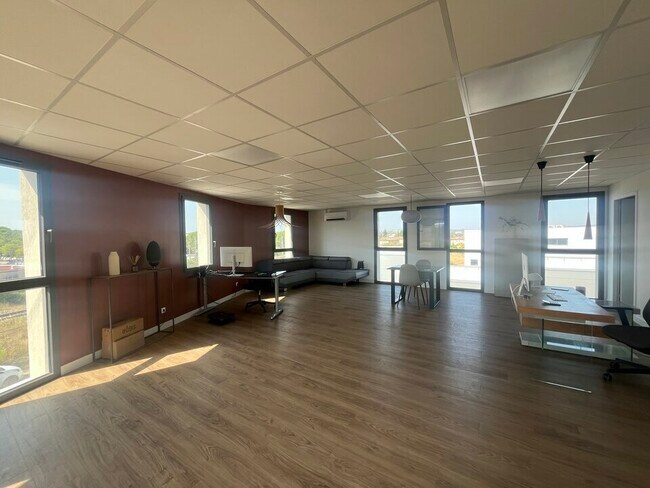 Plus de détails pour Bureau à louer