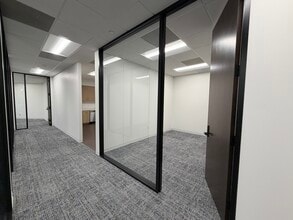 4851 Lyndon B Johnson Fwy, Dallas, TX à louer Photo intérieure– Image 2 sur 13