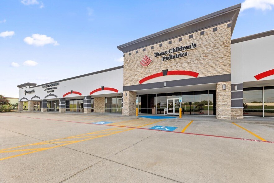 5614-5650 E Sam Houston Pky N, Houston, TX à louer - Photo de l’immeuble – Image 3 sur 8
