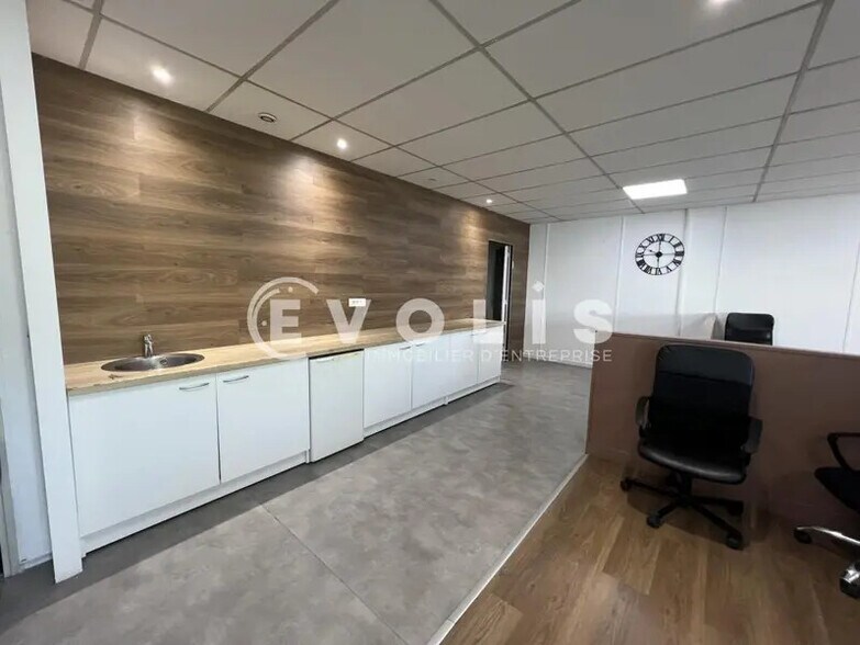 Bureau dans Neuilly-Plaisance à louer - Photo intérieure – Image 3 sur 9