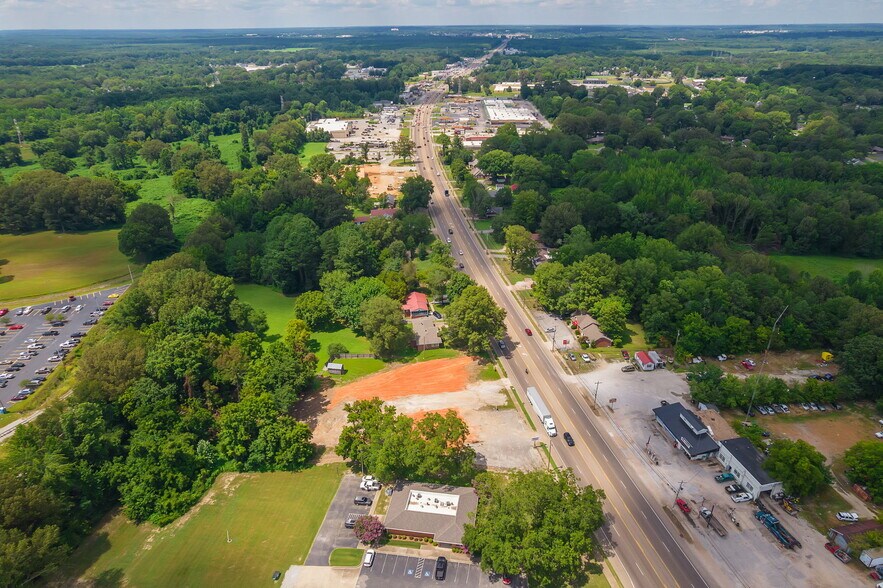 1863 S Highland Ave, Jackson, TN à louer - Photo de l’immeuble – Image 3 sur 4