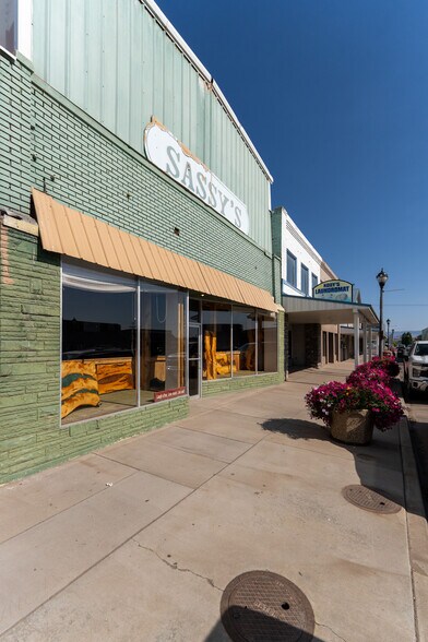 65 N 200 E, Roosevelt, UT à vendre - Photo de l’immeuble – Image 3 sur 46