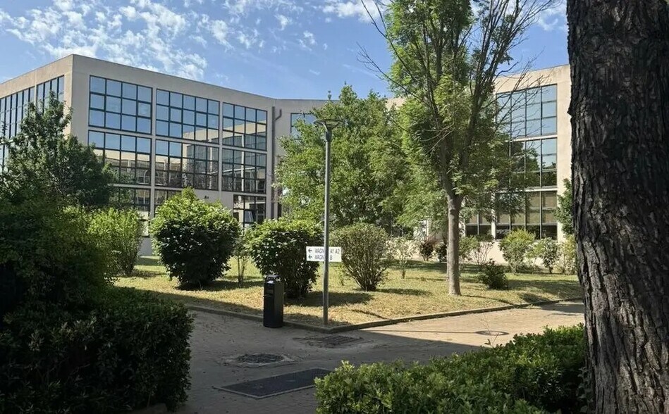 Bureau dans Aix-en-Provence à louer - Photo de l’immeuble – Image 1 sur 1