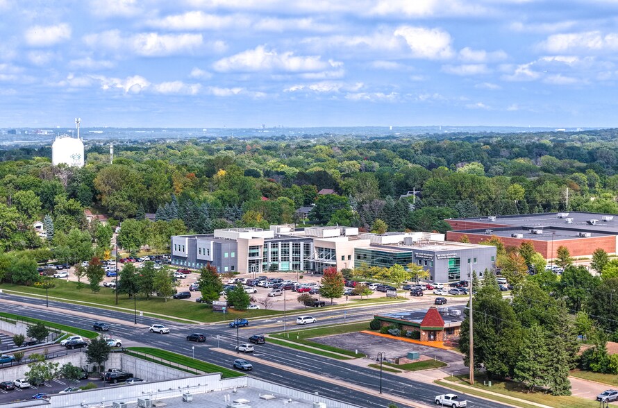 1000 140th St W, Burnsville, MN à louer - Photo de l’immeuble – Image 2 sur 22