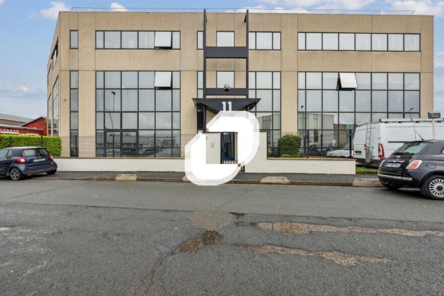 Local d’activités dans Noisy-le-Sec à louer - Photo de l’immeuble – Image 1 sur 13