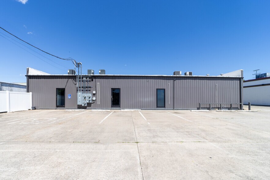 1064 S Riverside Dr, Clarksville, TN à louer - Photo de l’immeuble – Image 3 sur 9