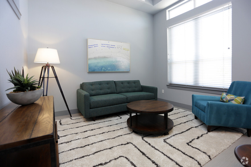 13650 E Colfax Ave, Aurora, CO à louer - Photo intérieure – Image 3 sur 71