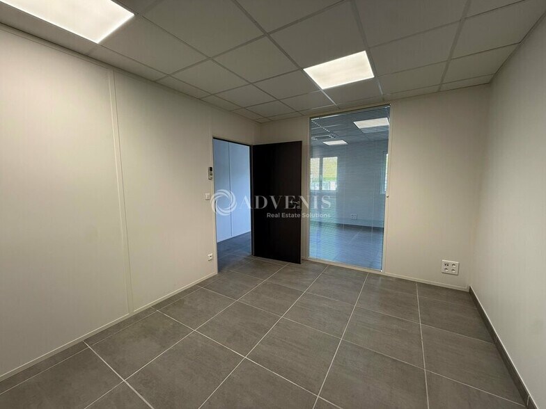Bureau dans Saint-Jean-de-Braye à louer - Photo de l’immeuble – Image 3 sur 9