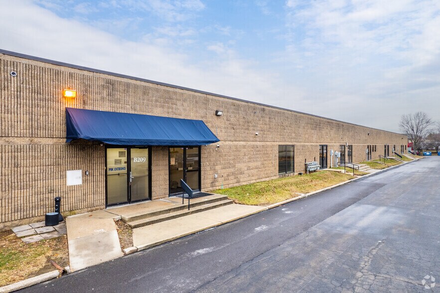 2550 Eisenhower Ave, Norristown, PA à louer - Photo de l’immeuble – Image 2 sur 5