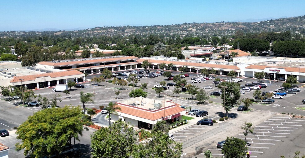 261-393 Arneill Rd, Camarillo, CA à louer - Photo principale – Image 2 sur 19