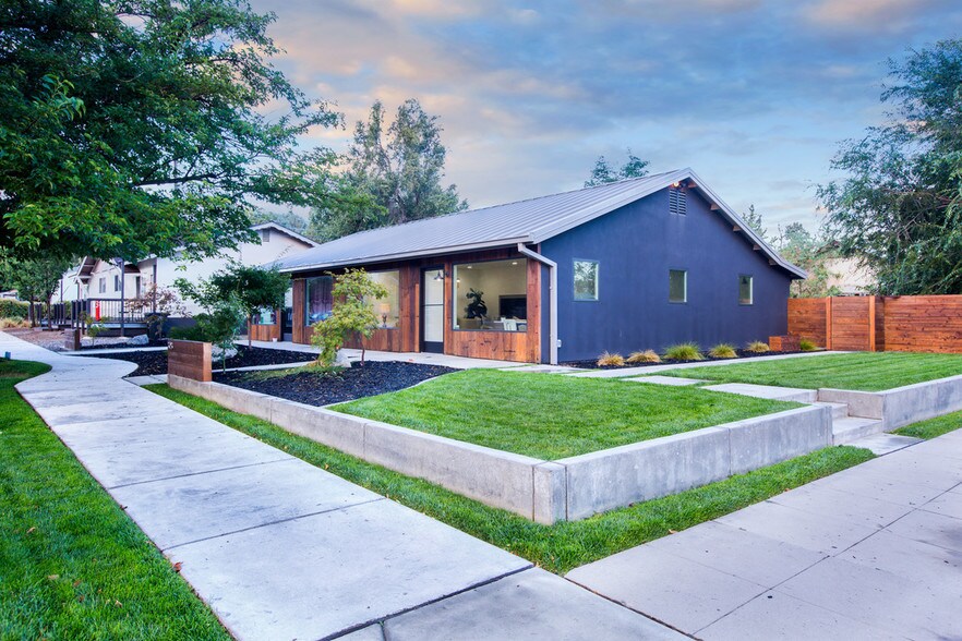 303 S Robinson St, Tehachapi, CA à louer - Photo principale – Image 1 sur 11