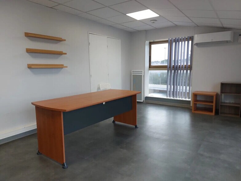 Bureau dans Six-Fours-les-Plages à louer - Photo de l’immeuble – Image 3 sur 8