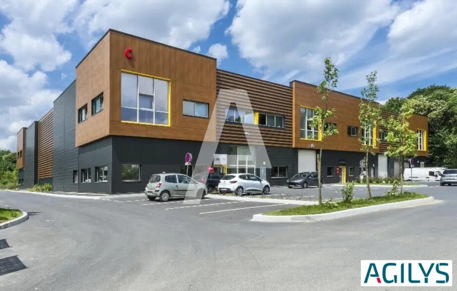 Local d’activités dans Villebon-sur-Yvette à louer - Photo de l’immeuble – Image 2 sur 14