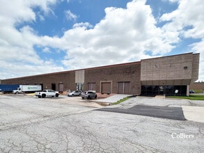 5422-5434 Eagle Industrial Ct, Hazelwood, MO à louer Photo de l’immeuble– Image 1 sur 4