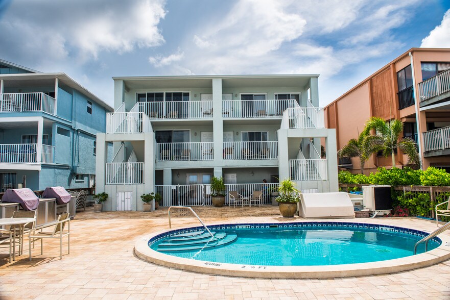 19306 Gulf Blvd, Indian Shores, FL à vendre - Photo principale – Image 1 sur 7