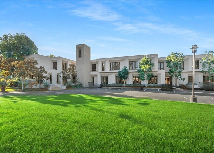 1101 Dove St, Newport Beach, CA à vendre - Photo de l’immeuble – Image 3 sur 10