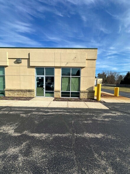 8207 22nd Ave, Kenosha, WI à louer - Photo de l’immeuble – Image 2 sur 5