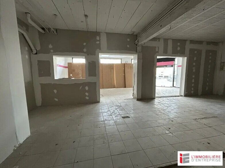Local commercial dans Lanester à louer - Photo de l’immeuble – Image 3 sur 4