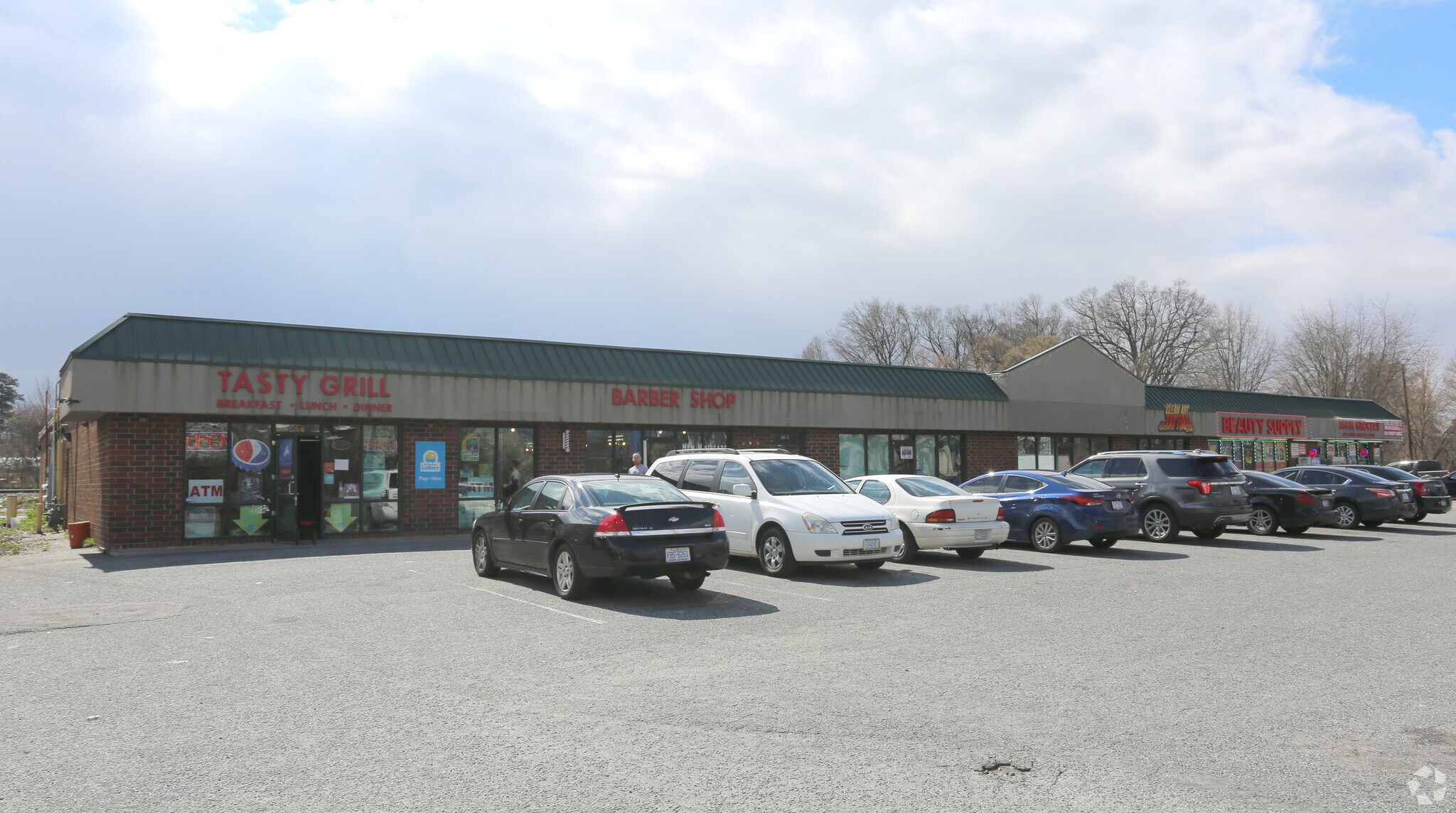 1500 E Market St, Greensboro, NC à louer Photo principale– Image 1 sur 2